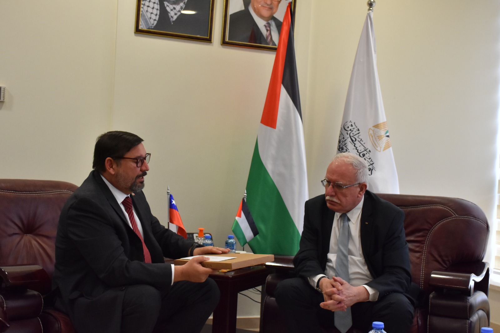 Al-Maliki recibe copia de las cartas credenciales del nuevo embajador de Chile en el Estado de Palestina