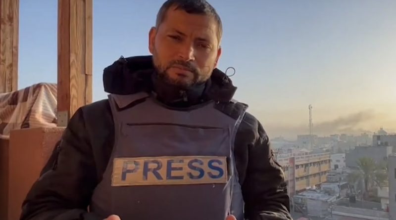 Dos periodistas palestinos resultaron heridos de gravedad como resultado de un bombardeo israelí dirigido a un grupo de periodistas, al norte de Rafah.