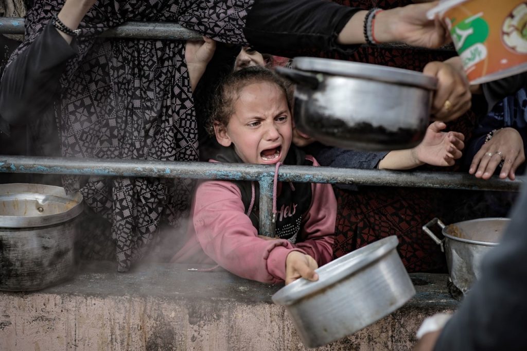 children in Rafah wait in line feb24
