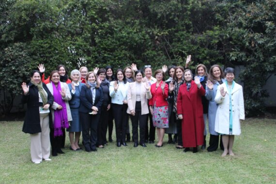 Reunión Presidenta Cámara y Embajadoras